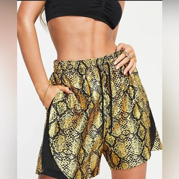 NWT [Nike] Loose Fit Rebel Fly Snakeskin Gold/Black Basketball Shorts Women’s S - Picture 2 of 14